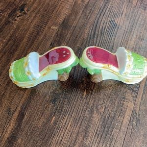 Vintage 2000 Pelzman’s Design for Vandor Salt & Pepper Shaker